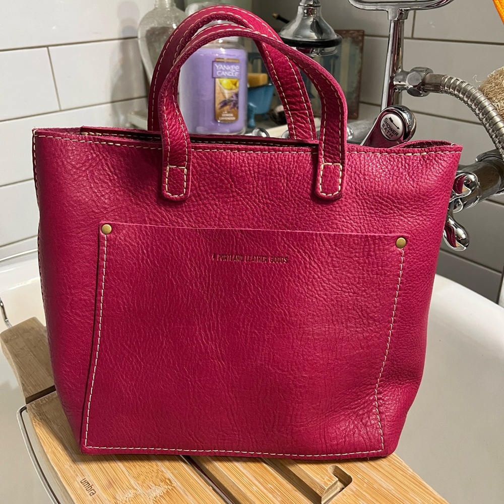 Brand new Portland Leather goods Hibiscus mini with zip